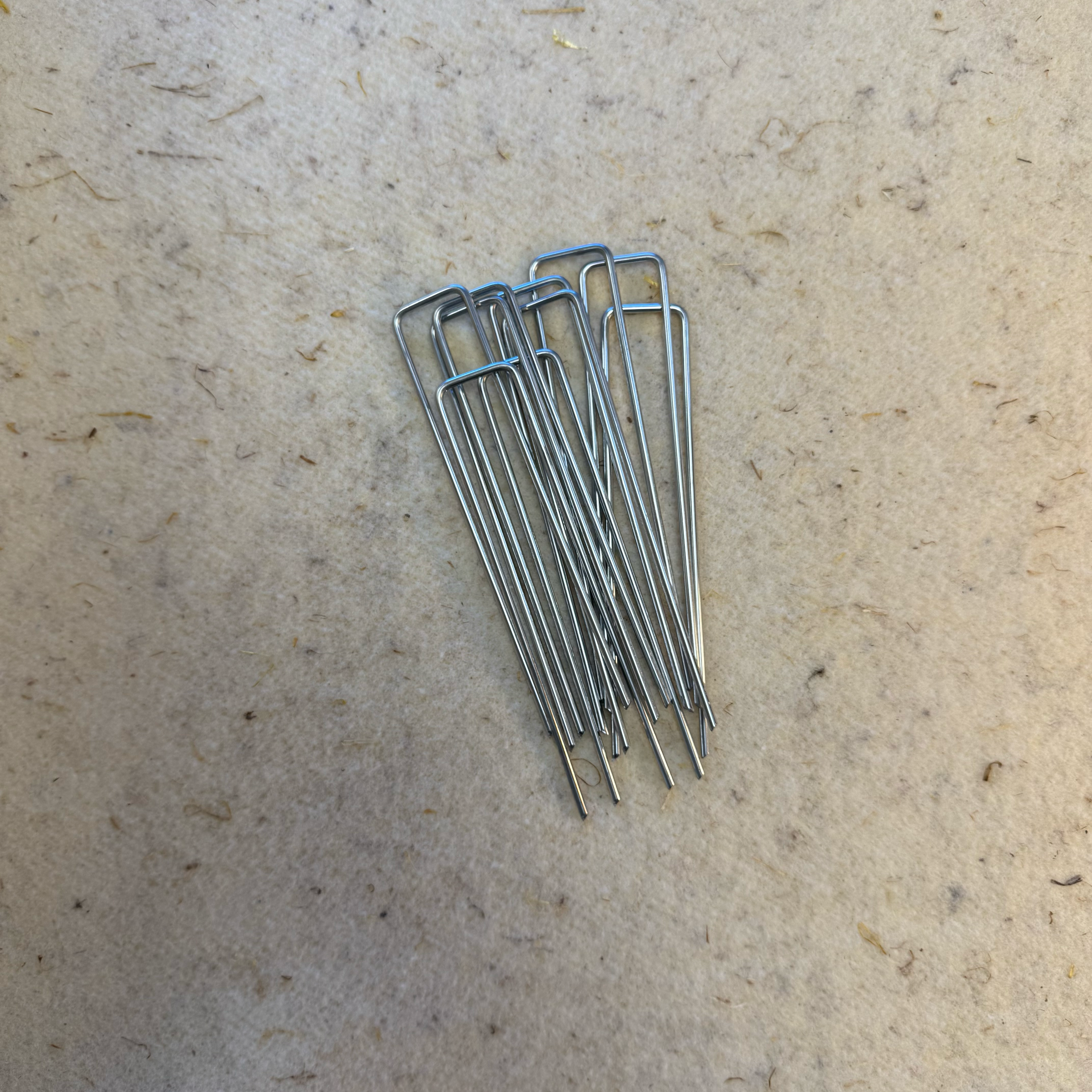 fertilaine-accessoires-agrafes-paillage-fer-3x15cm-pack-100 image 8