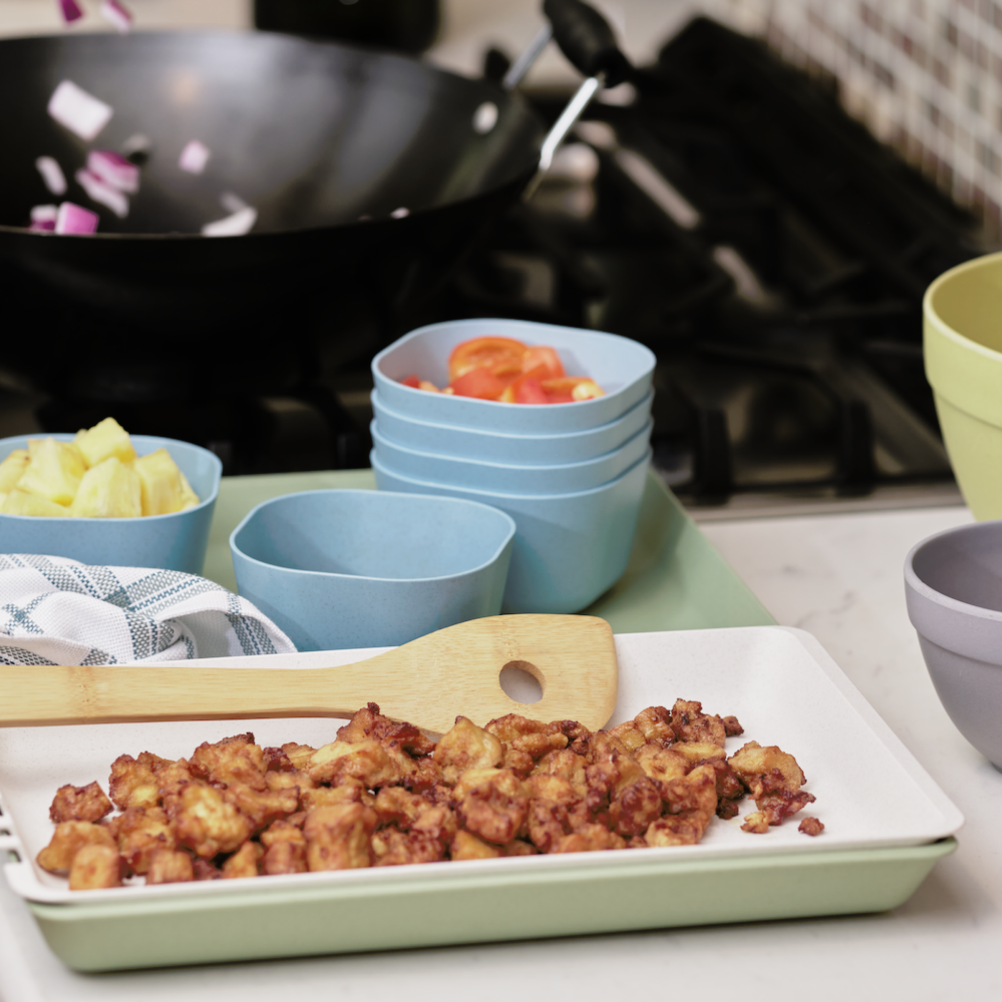 bamboozle-prep-serve-plateau-ap-ro-gobelets-bleus image 6